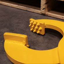 Load image into Gallery viewer, Pallet Puller Clamp in Yellow, 6000 lb pound Capacity – Pallet Grabber
