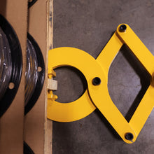 Load image into Gallery viewer, Pallet Puller Clamp in Yellow, 6000 lb pound Capacity – Pallet Grabber
